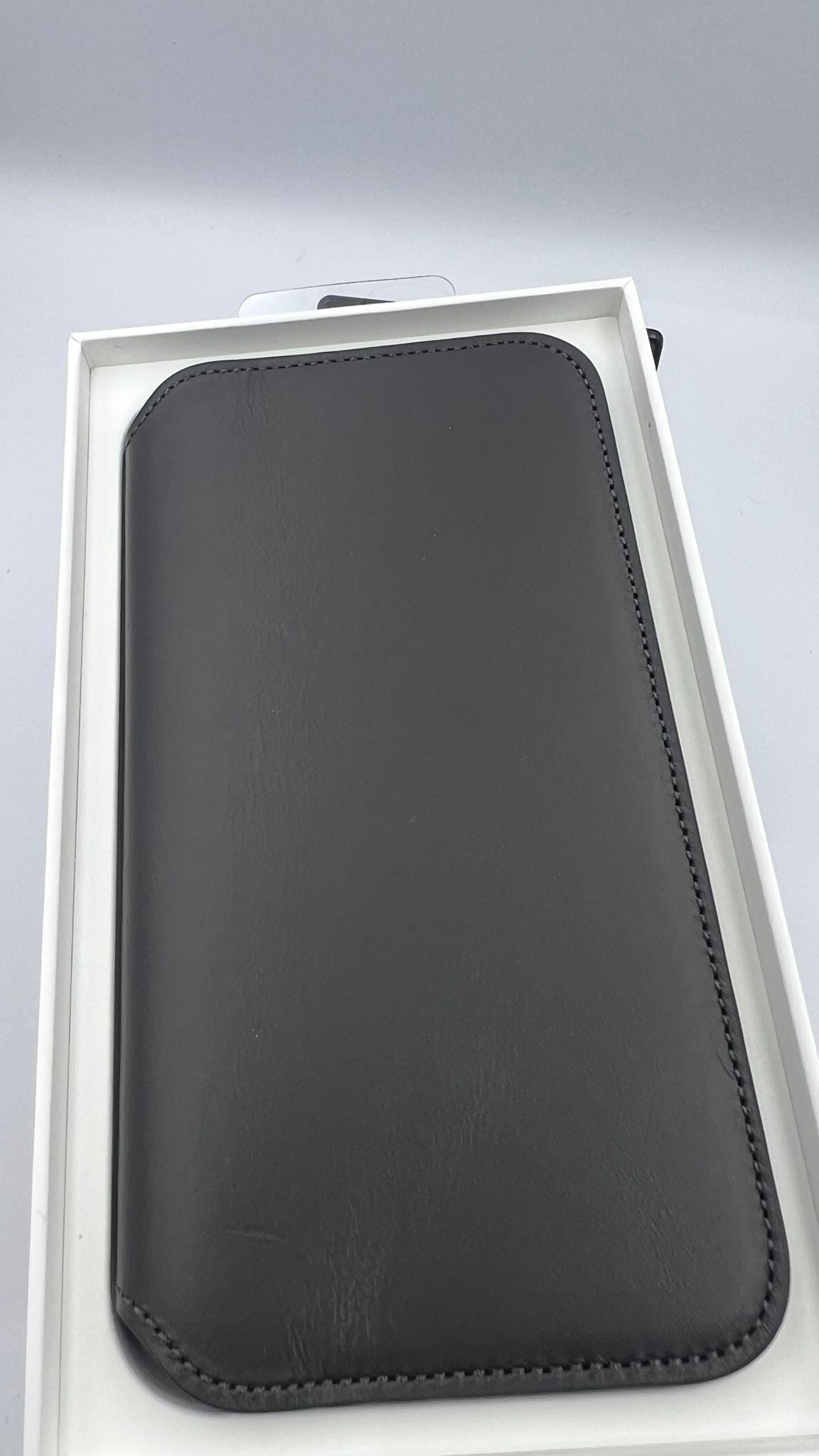 Husa Piele Naturala Folio Apple pt. iPhone 11 Pro Black - MX062ZM/A Originala Resigilat - MX062ZM/A-U - 190199288379 - 9