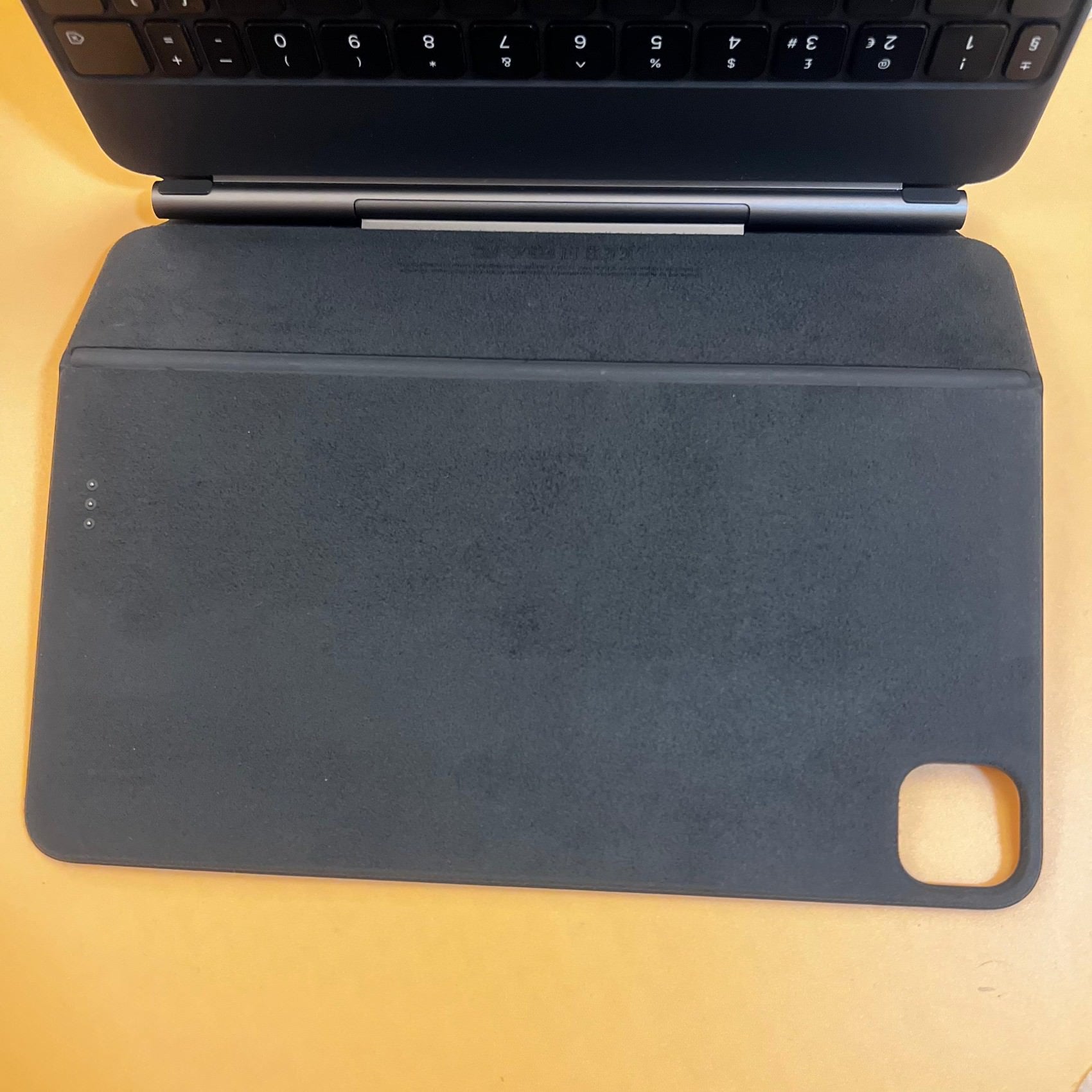Husa Tastatura Apple Magic Keyboard pt. iPad Pro 11’’ (2022/2021/2020/2018) & Air 5 / 4 - MXQT2B/A British EN Originala Resigilat