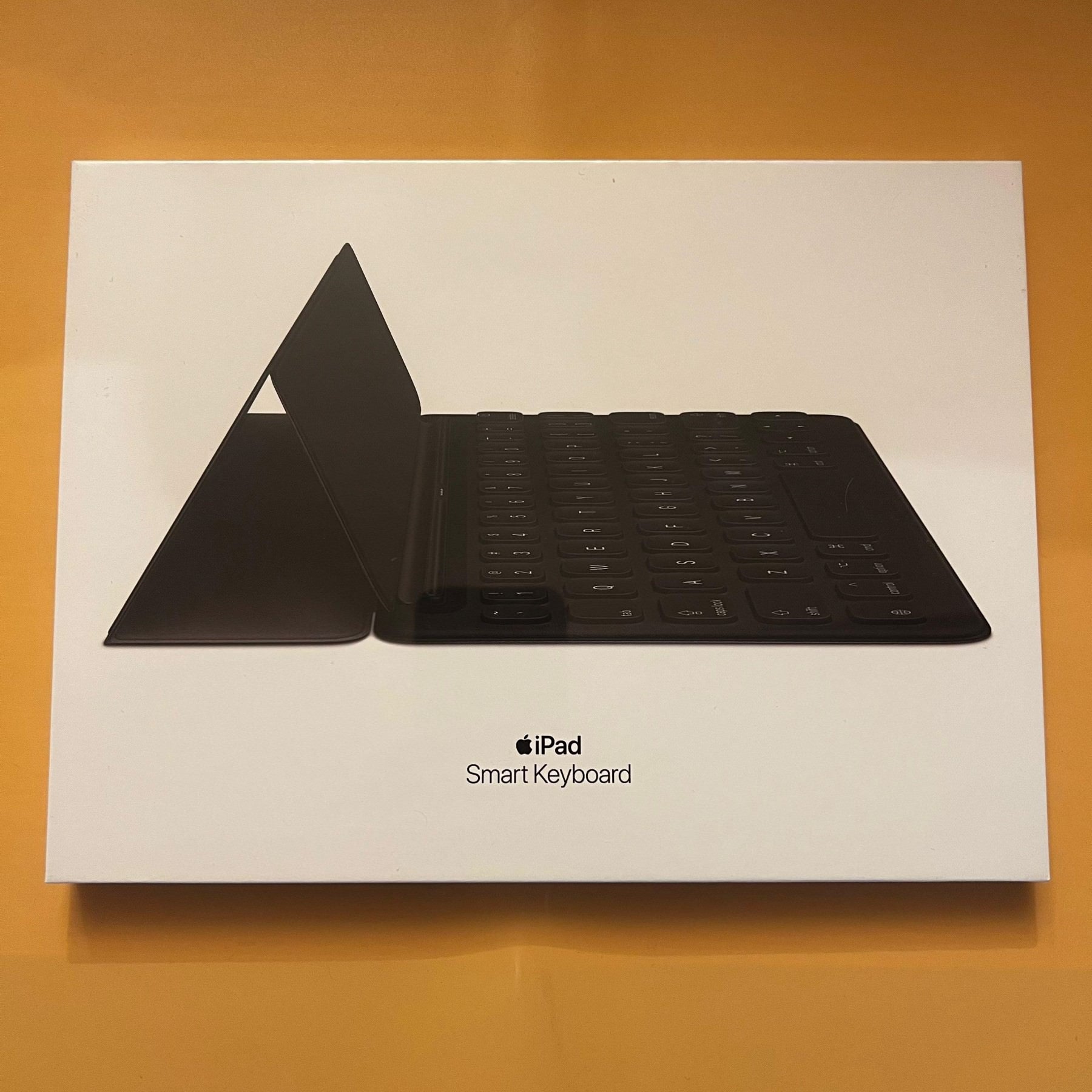 Husa Tastatura Apple Smart Folio Keyboard pt. iPad 9 8 & 7 Pro 10.5 Air 3 (2019) - MX3L2T/A. Italian Originala - MX3L2T/A - 190199307117