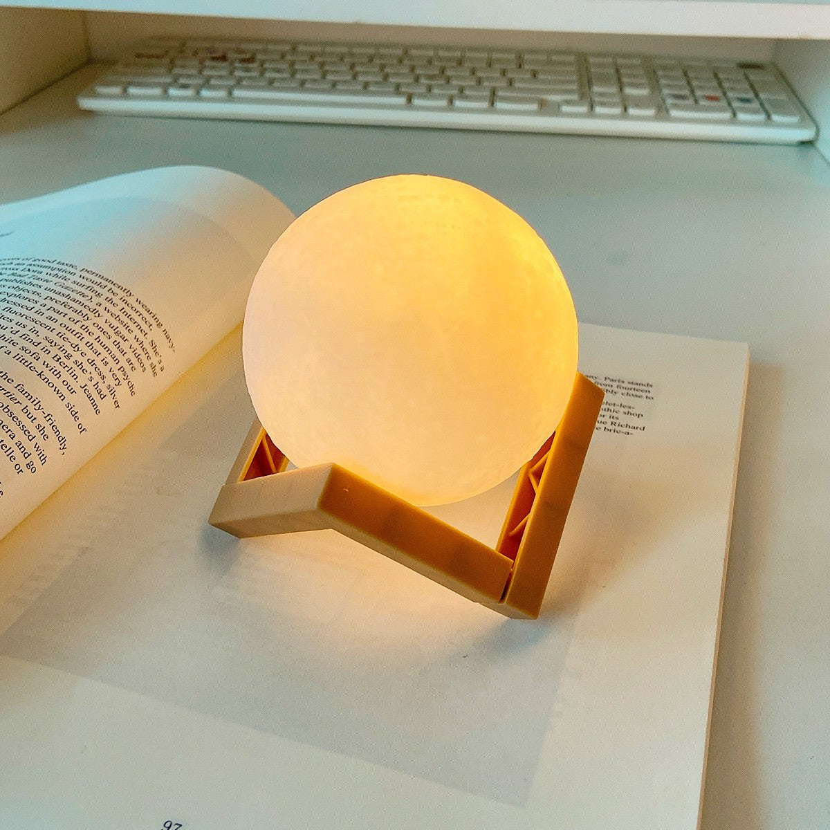 Lampa de veghe LED Luna 3D Moon Light Alb Cald 15 cm Baterii Stand On/Off - 104643 - 6426485117042 - 2
