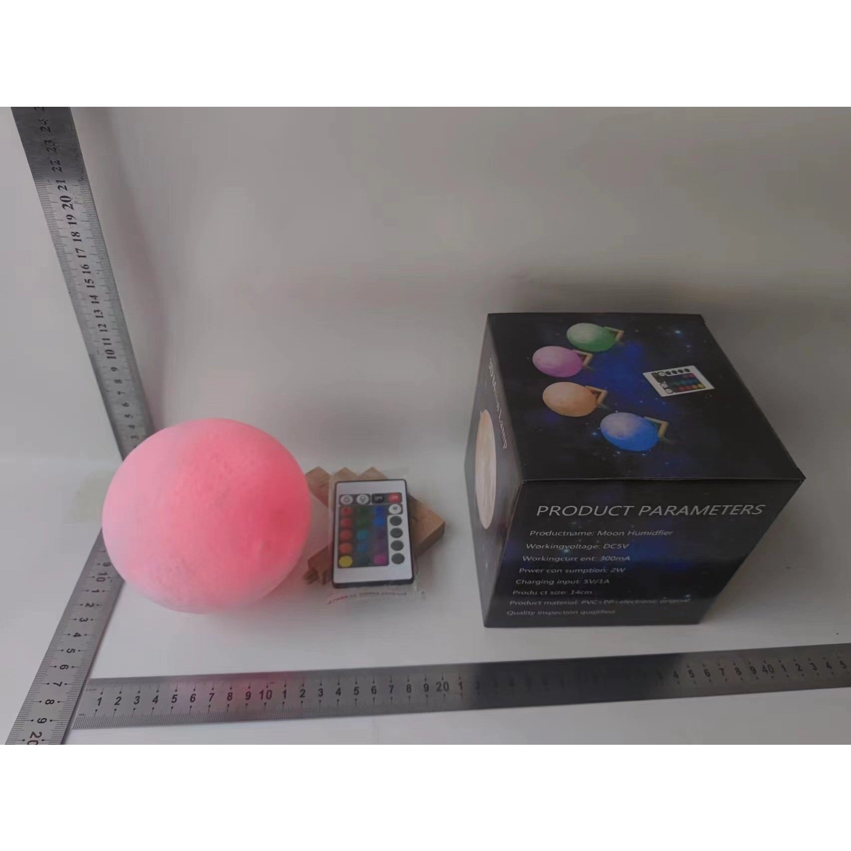 Lampa de veghe LED Luna 3D Moon Light Multicolor 13 cm Baterie Reincarcabila Telecomanda Stand din Lemn Schimbarea Culorilor prin Atingere