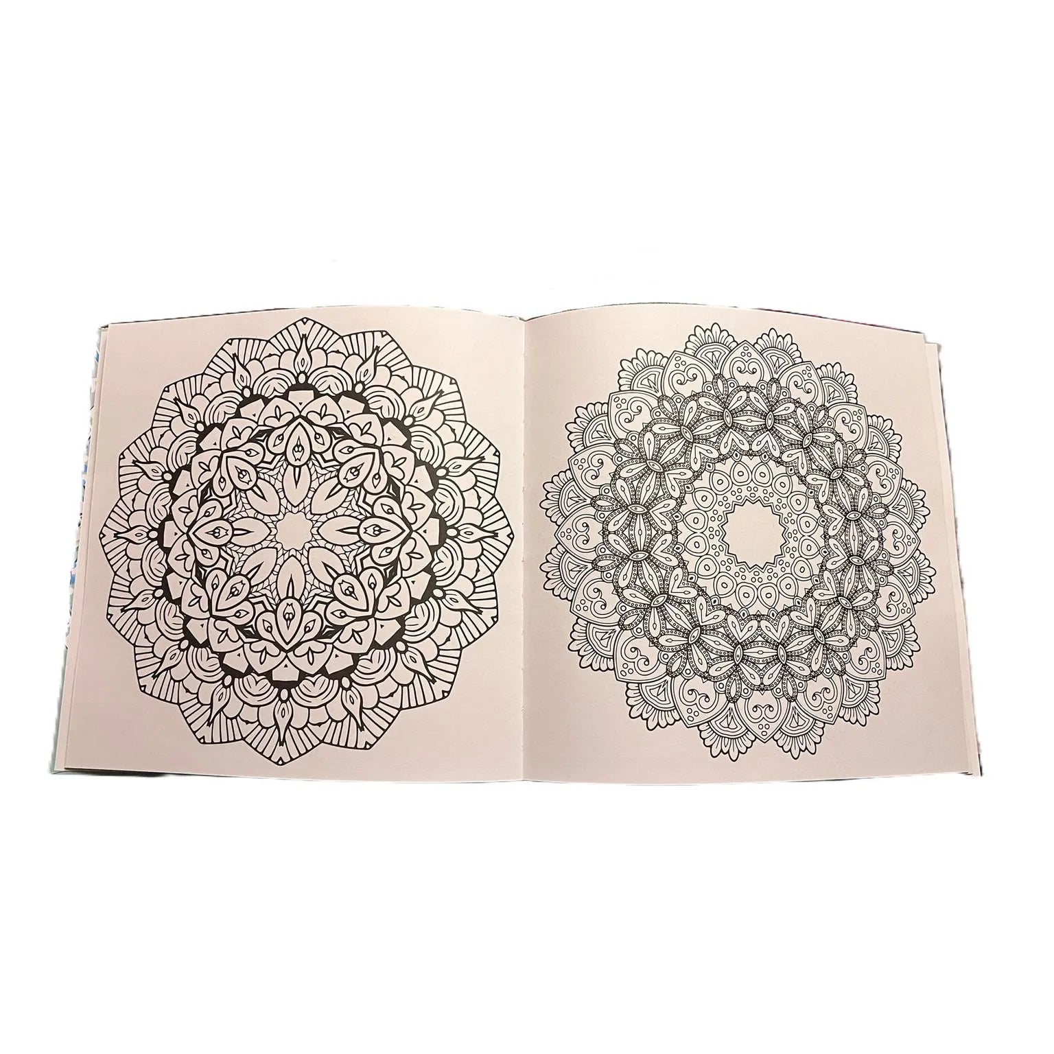 Set Carte de Colorat Antistres Mandala 128 pagini 180 g/m² + Trusa 72 Carioci cu Varfuri Duble (Fineliner 0.4 mm + tip Pensula 1.2 mm)