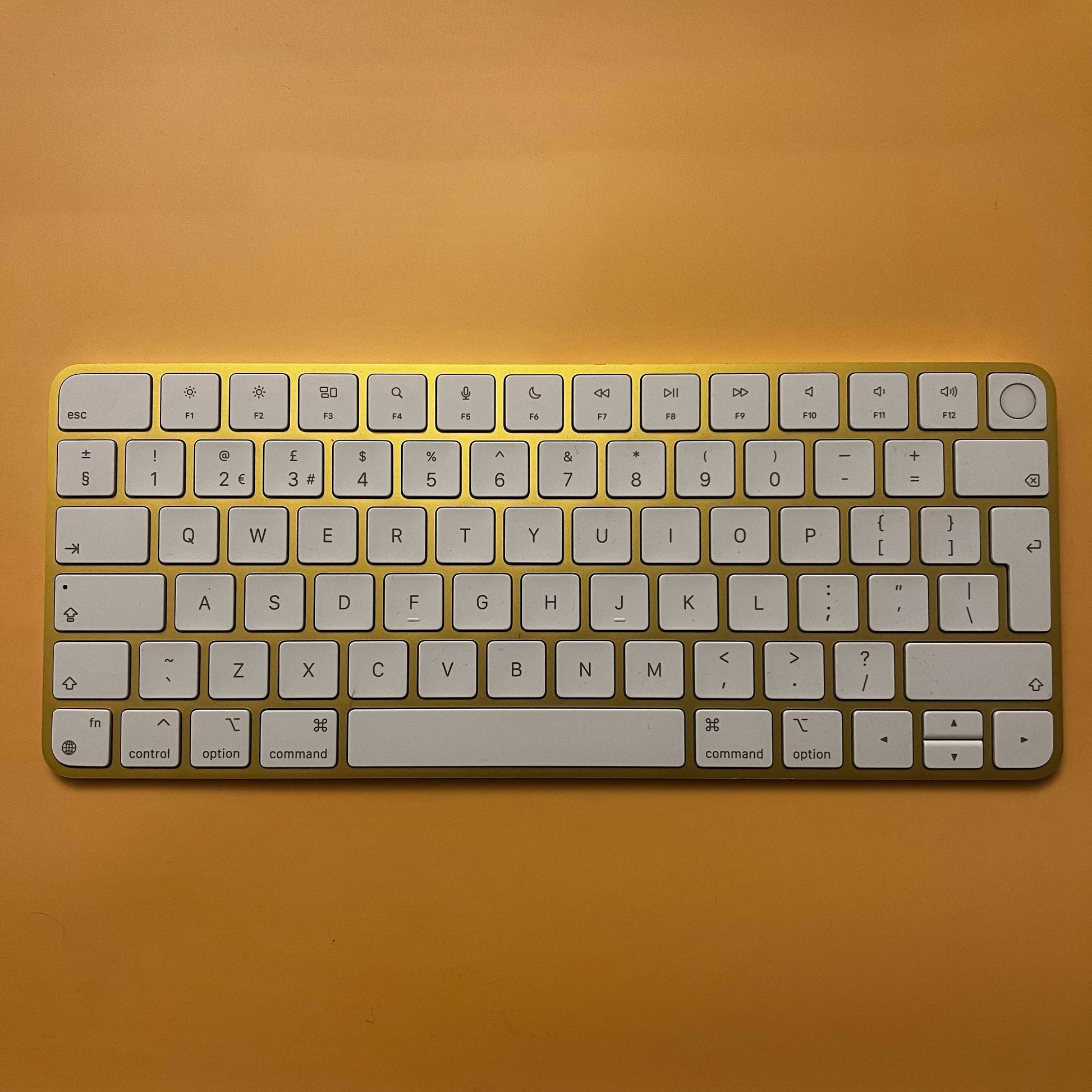 Tastatura Apple Magic Keyboard Touch ID Gold - Layout British QWERTY Wireless Reincarcabilă Bluetooth Aluminiu Originala Resigilat