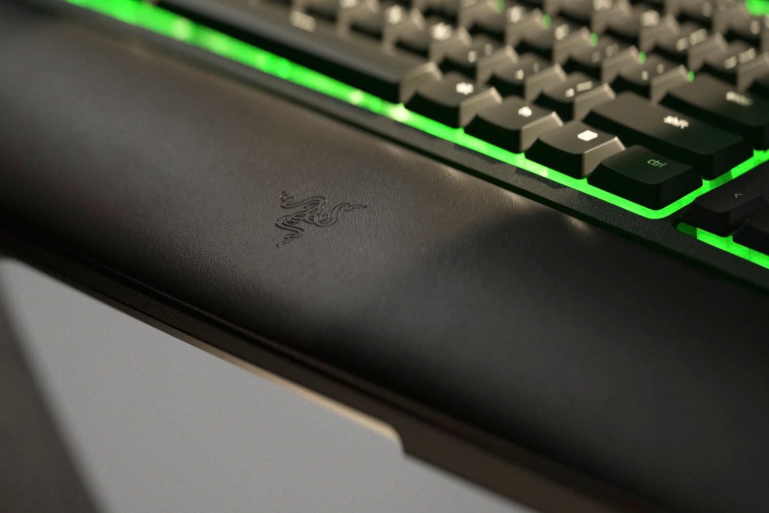 Tastatura Gaming Razer Ornata V2 - Iluminare Chroma RGB USB Tehnologie hibrida Suport Incheieturi Rotita Digitala - RZ03-03380100-R3M1