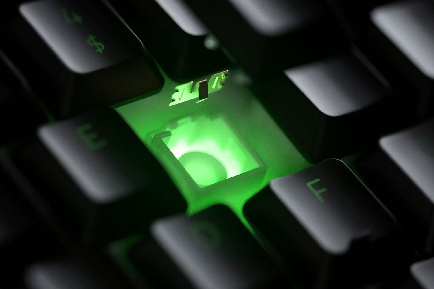 Tastatura Gaming Razer Ornata V2 - Iluminare Chroma RGB USB Tehnologie hibrida Suport Incheieturi Rotita Digitala - RZ03-03380100-R3M1