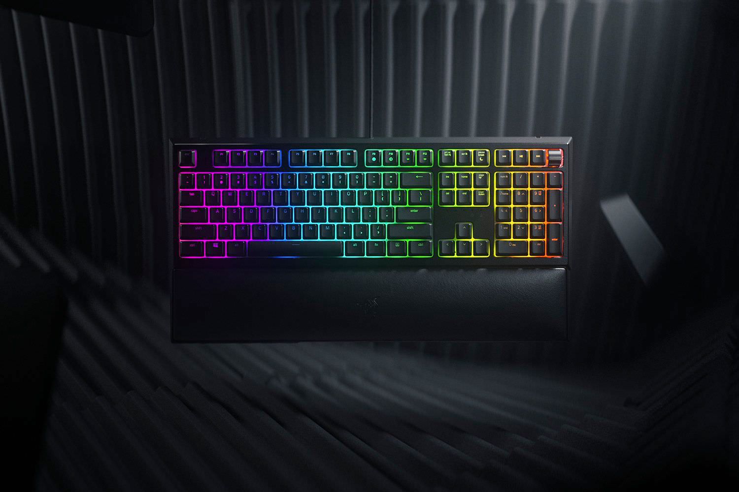 Tastatura Gaming Razer Ornata V2 - Iluminare Chroma RGB USB Tehnologie hibrida Suport Incheieturi Rotita Digitala - RZ03-03380100-R3M1