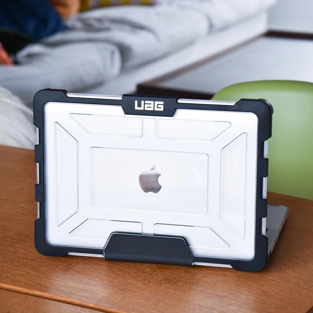 Husa Urban Armor Gear Plasma - MacBook Pro 15 (2016/2017/2018/2019) - Ice - UAG-MBP15-4G-L-IC - 850507007879 - 6